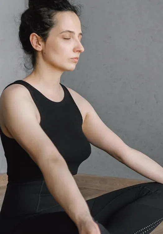 Jóga közben fókuszáló gyakorló